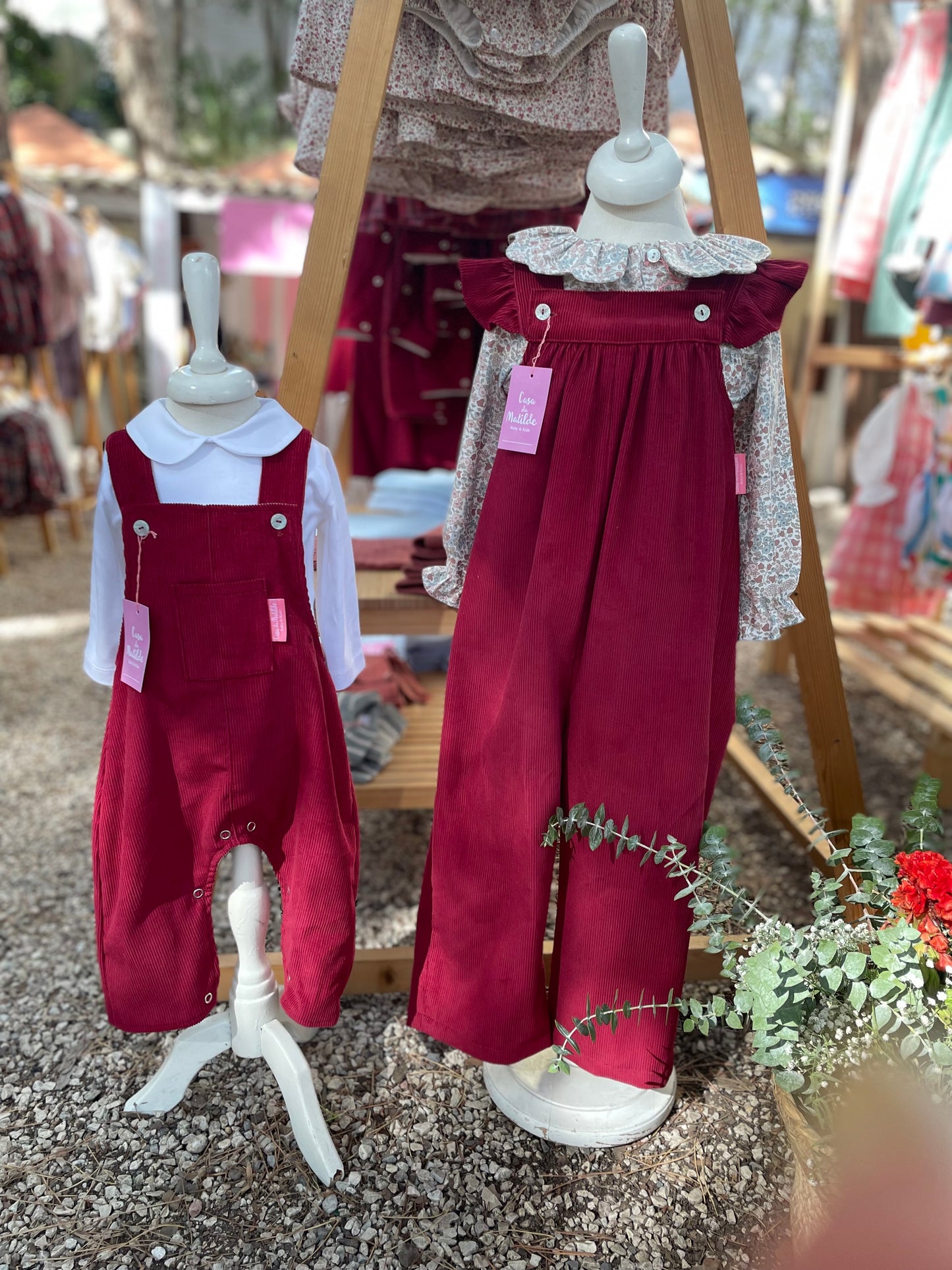 Jardineira bordeaux unissexo